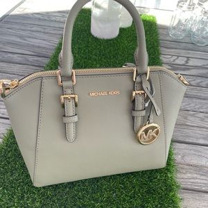Michael Kors Ciara Medium Messenger